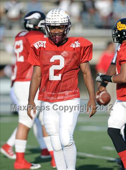 Thumbnail 1 in 605 All-Star Football Game photogallery.