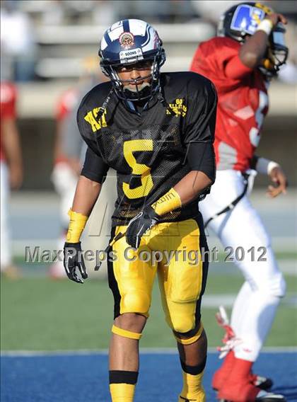 Thumbnail 2 in 605 All-Star Football Game photogallery.