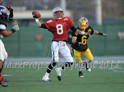 Thumbnail 2 in 605 All-Star Football Game photogallery.