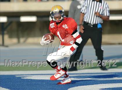 Thumbnail 1 in 605 All-Star Football Game photogallery.