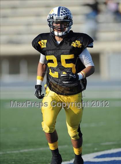 Thumbnail 2 in 605 All-Star Football Game photogallery.