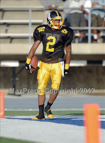 Thumbnail 2 in 605 All-Star Football Game photogallery.