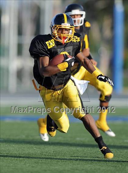 Thumbnail 1 in 605 All-Star Football Game photogallery.