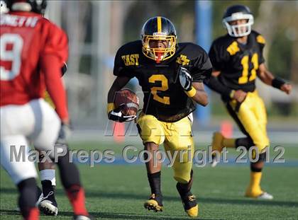 Thumbnail 3 in 605 All-Star Football Game photogallery.