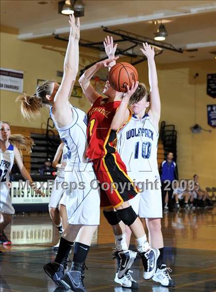 Thumbnail 3 in West Hills vs. Woodbridge photogallery.