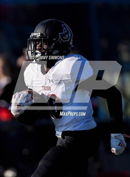 Thumbnail 2 in Johnston City @ Mater Dei (IHSA 2A Second Round Playoff) photogallery.