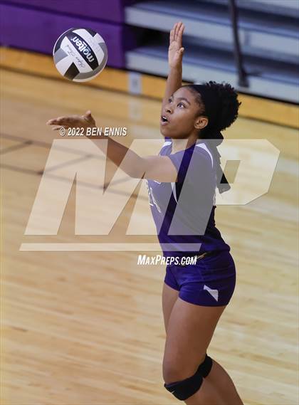Thumbnail 1 in Spalding vs Luella (4A Area 4 Tournament) photogallery.