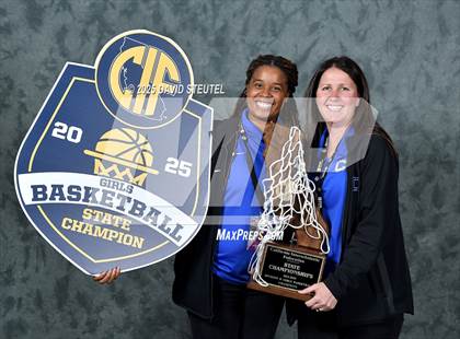 Thumbnail 2 in Caruthers (CIF State D2 Awards) photogallery.