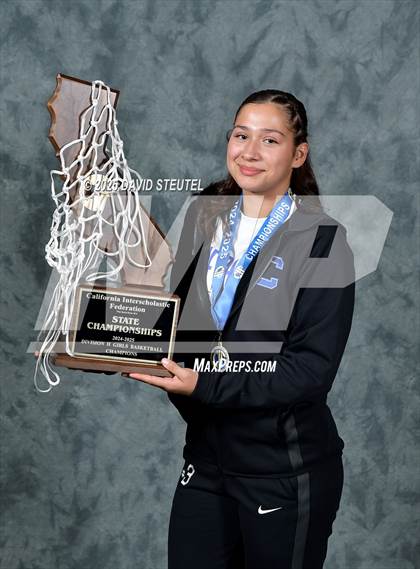 Thumbnail 2 in Caruthers (CIF State D2 Awards) photogallery.