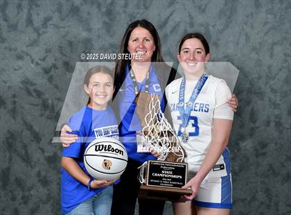 Thumbnail 2 in Caruthers (CIF State D2 Awards) photogallery.