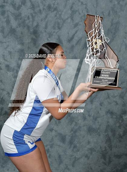 Thumbnail 1 in Caruthers (CIF State D2 Awards) photogallery.