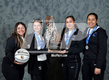 Thumbnail 2 in Caruthers (CIF State D2 Awards) photogallery.