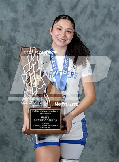 Thumbnail 2 in Caruthers (CIF State D2 Awards) photogallery.