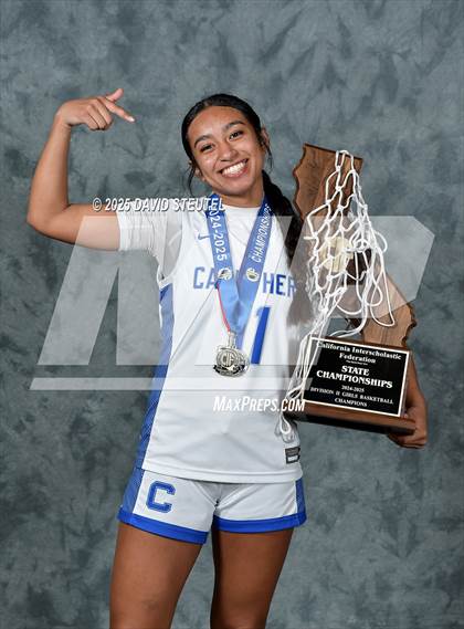 Thumbnail 2 in Caruthers (CIF State D2 Awards) photogallery.
