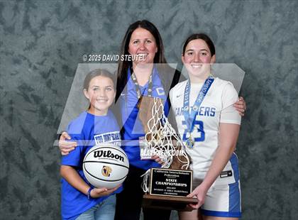 Thumbnail 1 in Caruthers (CIF State D2 Awards) photogallery.