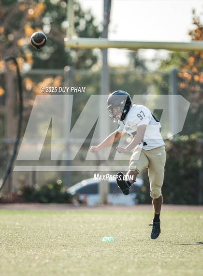 Thumbnail 2 in FR: Servite @ Mater Dei photogallery.