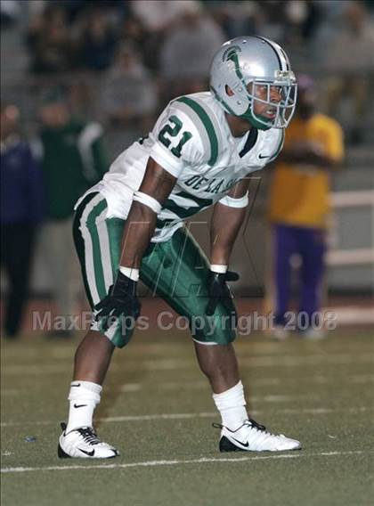 Thumbnail 3 in Loyola vs. De La Salle photogallery.