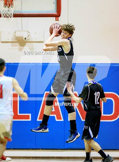 Thumbnail 3 in Sacramento Adventist vs. Sacramento Waldorf (CIF SJS D6 Semifinal) photogallery.