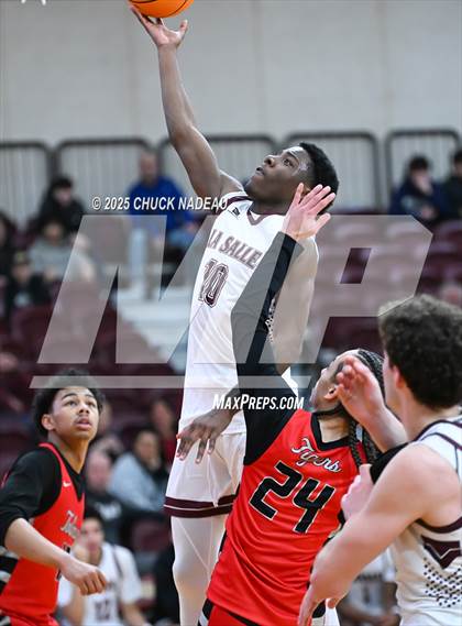 Thumbnail 2 in La Salle Academy vs. Tolman (RIIL State Elite 8) photogallery.