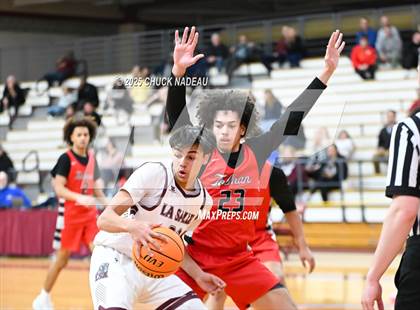 Thumbnail 3 in La Salle Academy vs. Tolman (RIIL State Elite 8) photogallery.