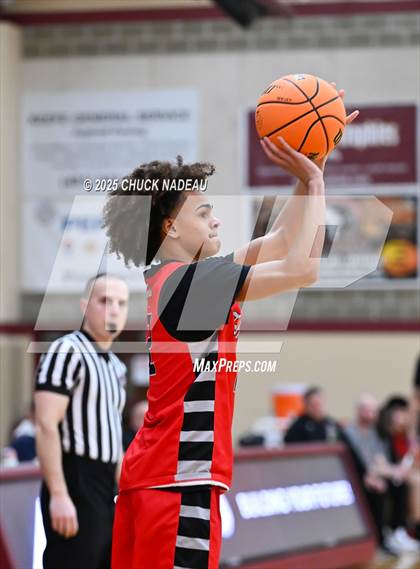 Thumbnail 1 in La Salle Academy vs. Tolman (RIIL State Elite 8) photogallery.