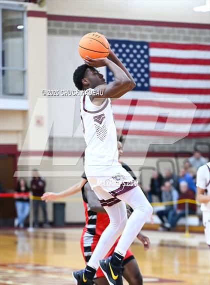 Thumbnail 2 in La Salle Academy vs. Tolman (RIIL State Elite 8) photogallery.