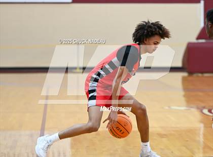 Thumbnail 2 in La Salle Academy vs. Tolman (RIIL State Elite 8) photogallery.