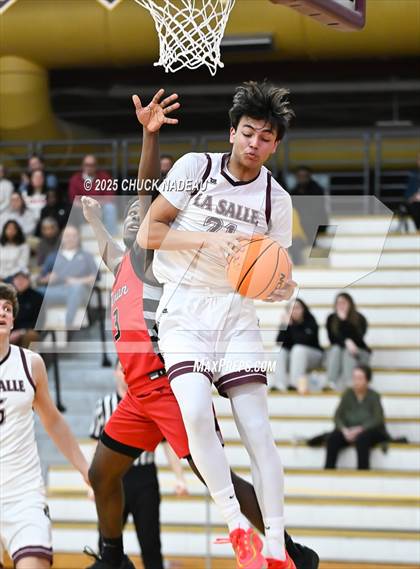 Thumbnail 3 in La Salle Academy vs. Tolman (RIIL State Elite 8) photogallery.