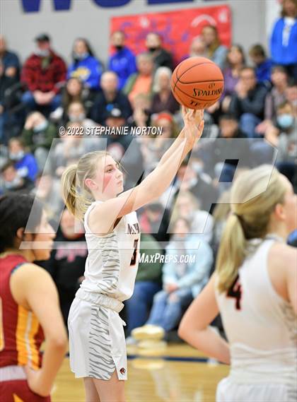 Thumbnail 3 in Winlock vs Napavine (WIAA 2B District Playoff) photogallery.