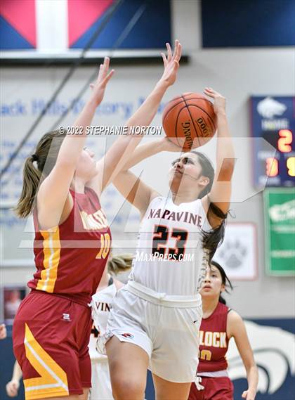 Thumbnail 3 in Winlock vs Napavine (WIAA 2B District Playoff) photogallery.