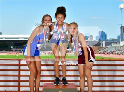 Thumbnail 3 in UIL 1A State Championship photogallery.