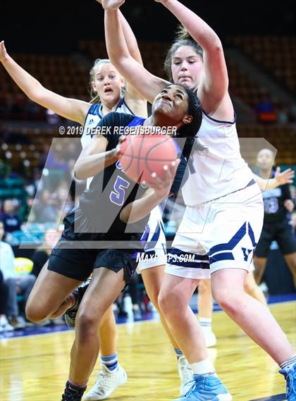 Thumbnail 3 in Grandview vs Valor Christian (CHSAA 5A Great 8) photogallery.