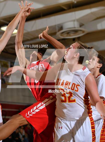 Thumbnail 1 in Mission Viejo vs. Mater Dei (Diablo Inferno Tourney) photogallery.