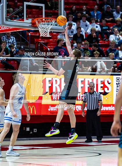 Thumbnail 2 in Layton vs. Farmington (UHSAA 6A Quarterfinal) photogallery.