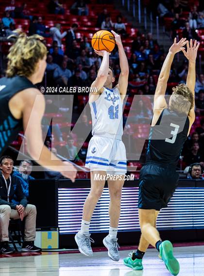 Thumbnail 2 in Layton vs. Farmington (UHSAA 6A Quarterfinal) photogallery.