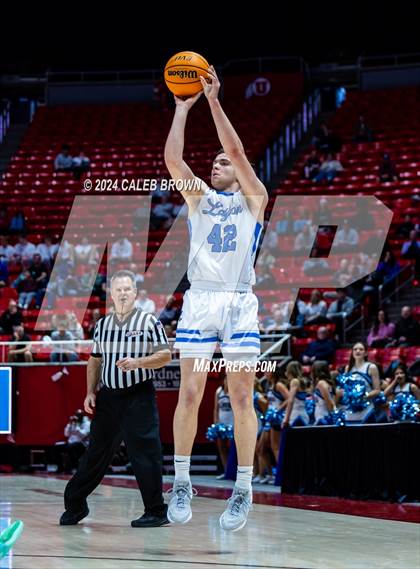 Thumbnail 3 in Layton vs. Farmington (UHSAA 6A Quarterfinal) photogallery.