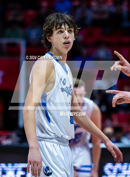Thumbnail 2 in Layton vs. Farmington (UHSAA 6A Quarterfinal) photogallery.