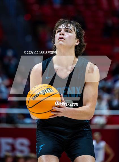 Thumbnail 1 in Layton vs. Farmington (UHSAA 6A Quarterfinal) photogallery.