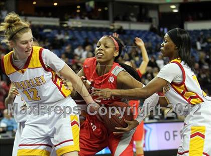 Thumbnail 3 in Berkeley vs. Mater Dei (CIF State D1 Final) photogallery.