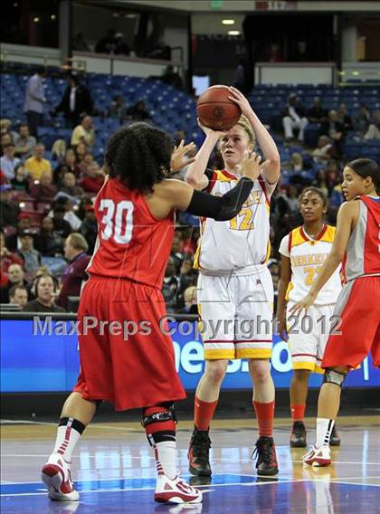 Thumbnail 2 in Berkeley vs. Mater Dei (CIF State D1 Final) photogallery.