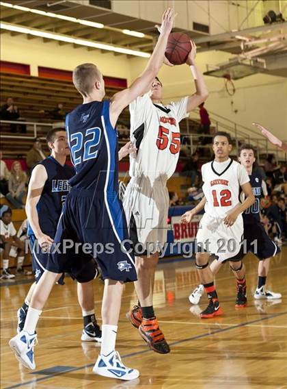Thumbnail 2 in Gateway vs. Legend photogallery.