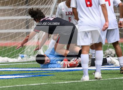 Thumbnail 3 in Lee vs Churchill photogallery.
