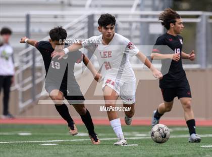 Thumbnail 3 in Lee vs Churchill photogallery.