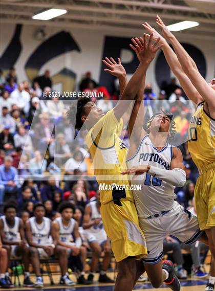 Thumbnail 2 in Potomac vs Western Branch (VHSL 6B Quarterfinal) photogallery.