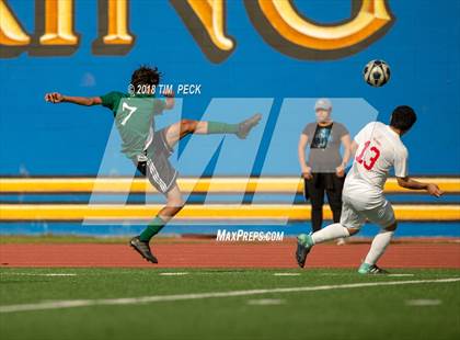 Thumbnail 2 in Kennedy vs. Redondo Union photogallery.