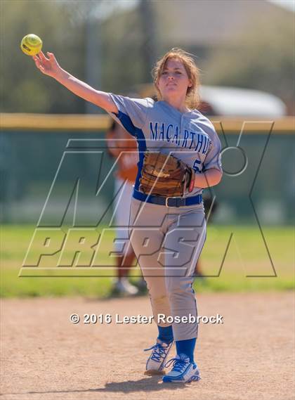 Thumbnail 1 in JV: MacArthur vs Madison JV photogallery.