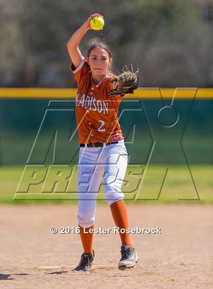 Thumbnail 1 in JV: MacArthur vs Madison JV photogallery.