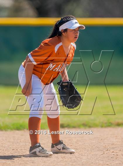 Thumbnail 1 in JV: MacArthur vs Madison JV photogallery.