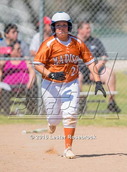 Thumbnail 2 in JV: MacArthur vs Madison JV photogallery.