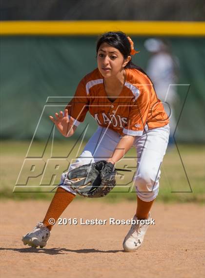Thumbnail 2 in JV: MacArthur vs Madison JV photogallery.